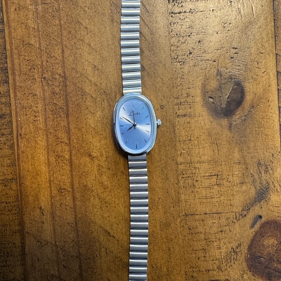 Womens silver dainty minimalist classy stainless watch with blue face - Picture 2 of 3